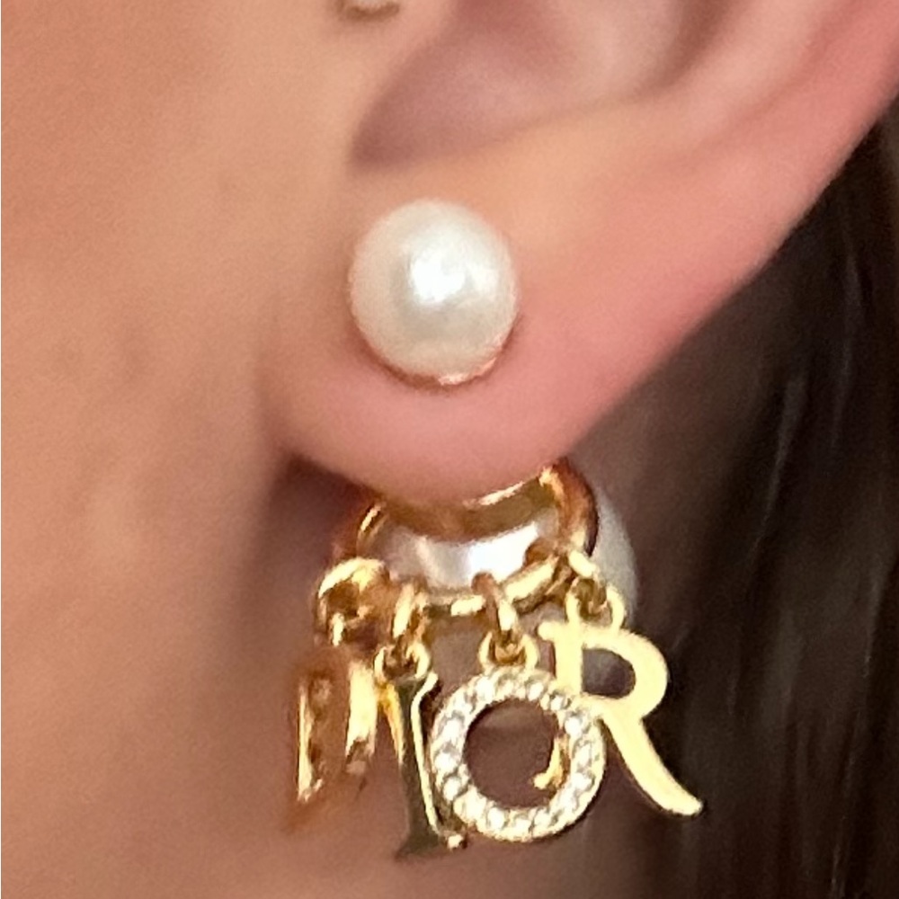 Tribute Pearl Earrings Dior